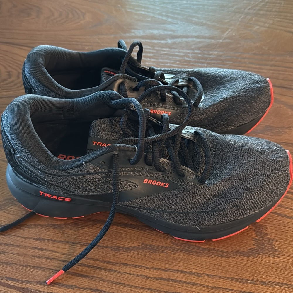 Men’s size 7.5 Brooks - Picture 3 of 4